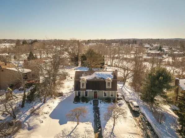 13 Honeysuckle Rd, Gloucester, MA 01930