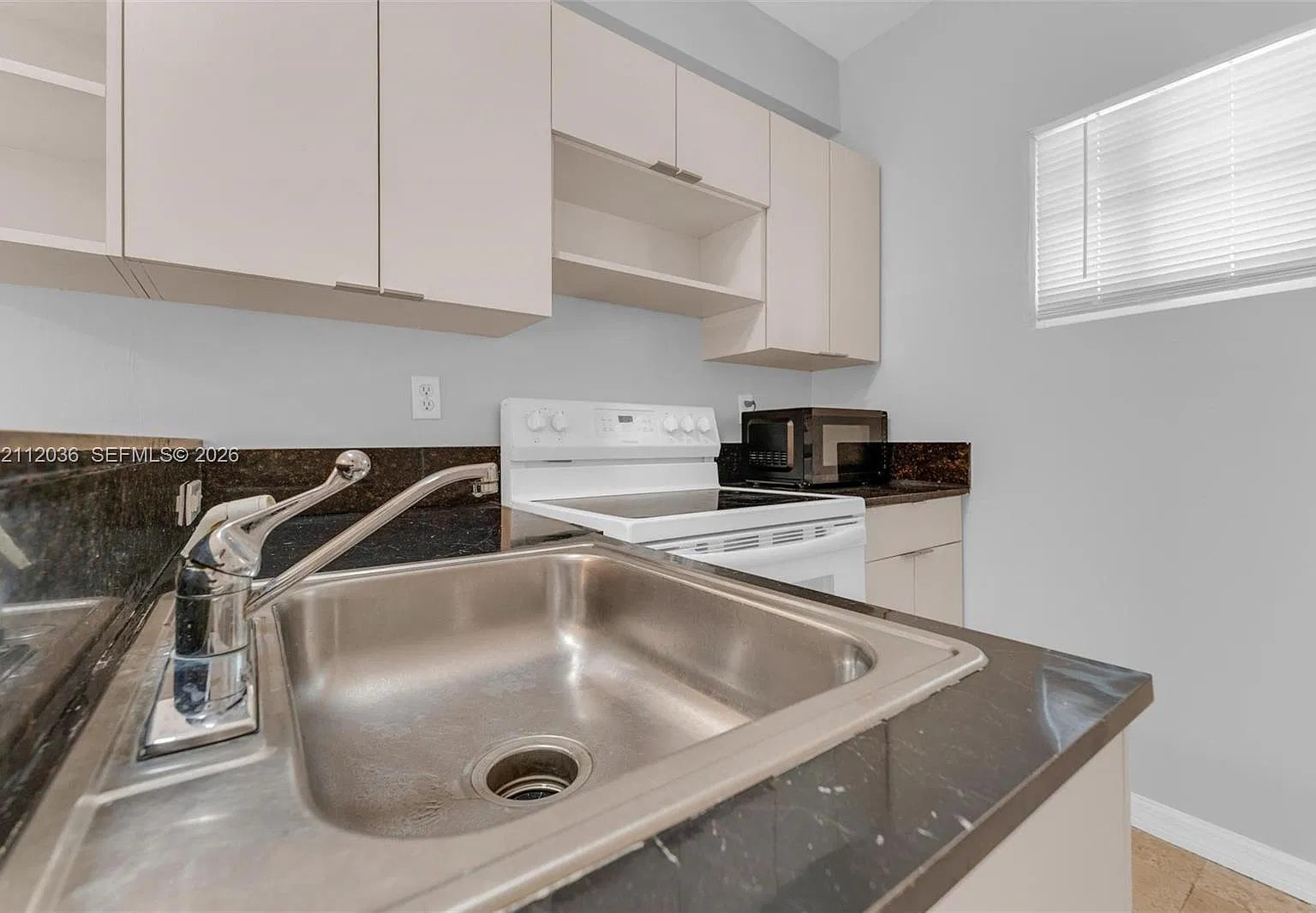 Havana Plaza Condo — Photo 3
