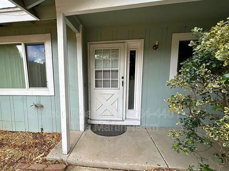 2166 Edgemar Cir — Photo 2