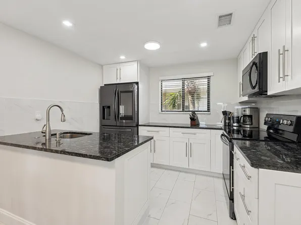 5340 Las Verdes Circle #322, Delray Beach, FL 33484