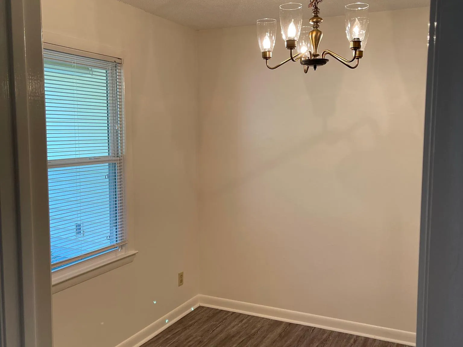 3 bed, 1300 sqft, $1,900 — Photo 4