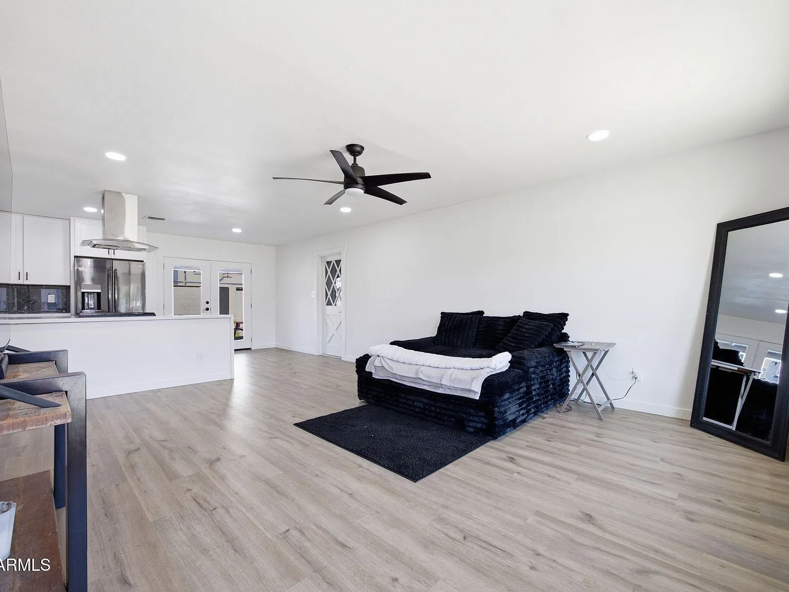 5 bed, 3.0 bath, 2116 sqft, $5,000 — Photo 4