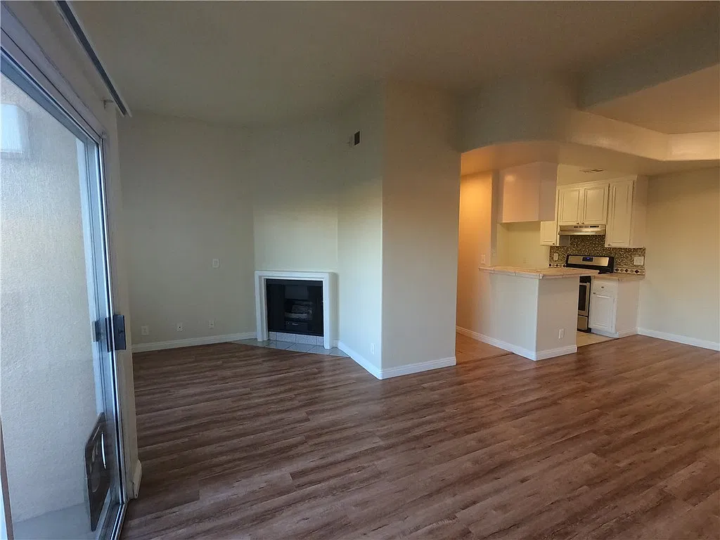2 bed, 1627 sqft, $3,200 — Photo 3