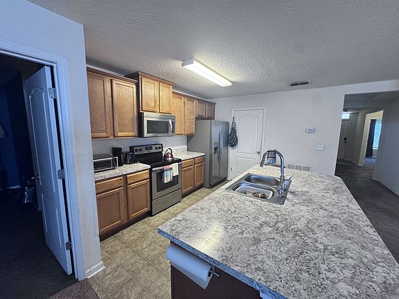 4th image of 15373 Bareback Dr