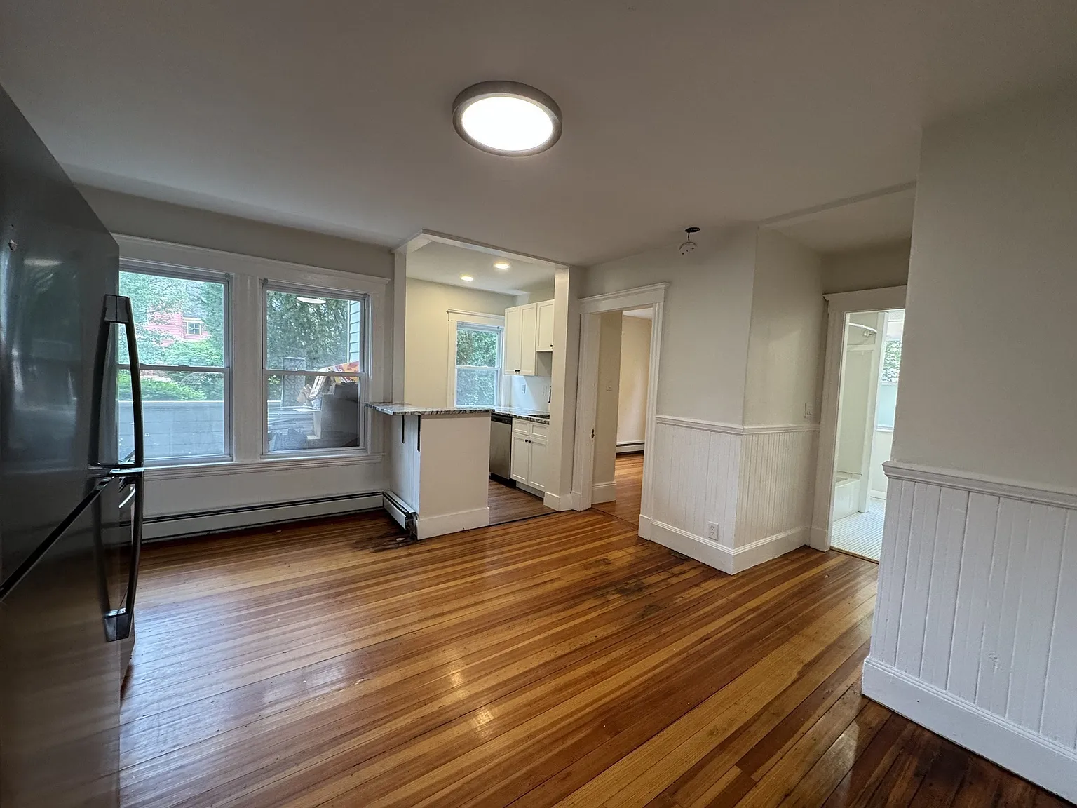 3 bed, 1.0 bath, 1100 sqft, $2,700 — Photo 3
