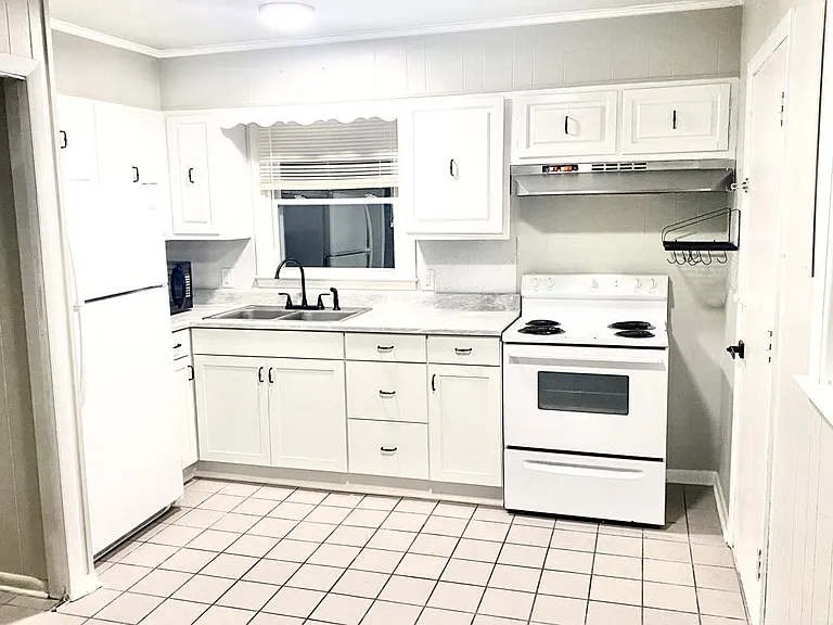 Kitchen doesn't come with a microwave.