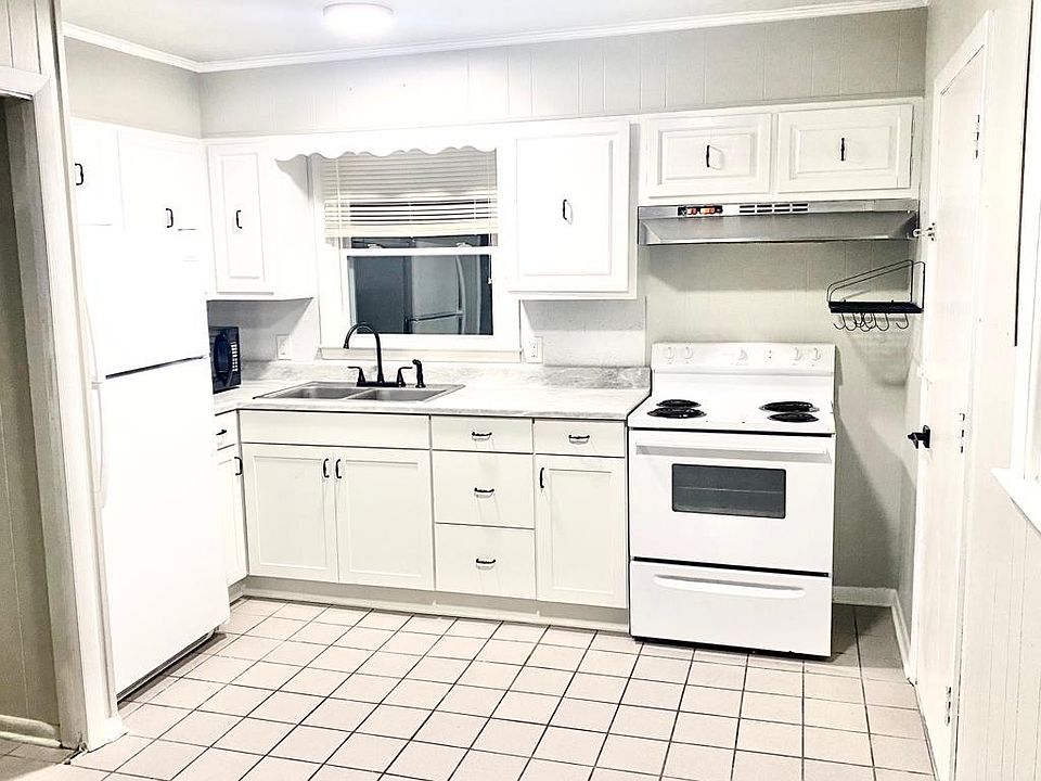 Kitchen doesn't come with a microwave.
