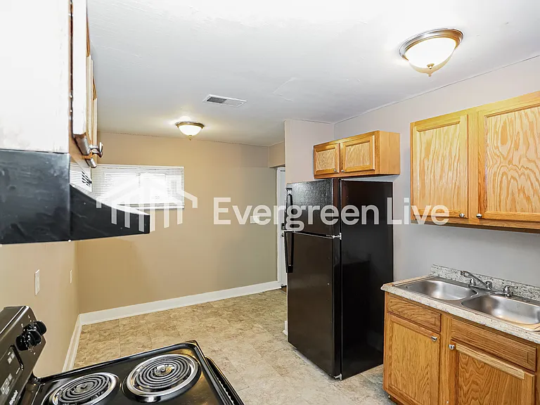 2412 Century Dr — Photo 8