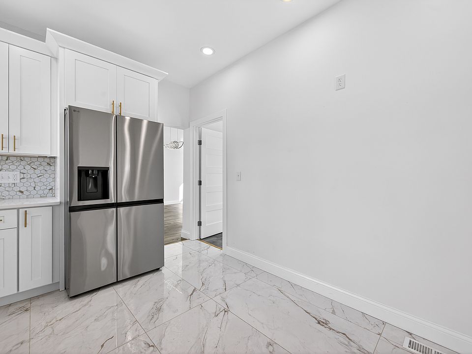 1st image of 3906 Bates St