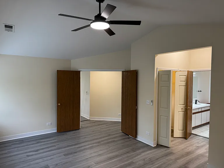 208 Charleston Ct #2 — Photo 10