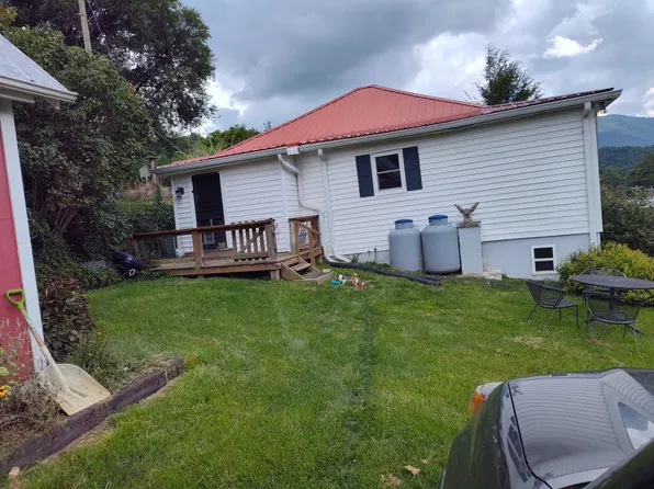 188 G St, Lansing, NC 28643