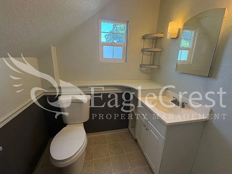 613 Locust St — Photo 36