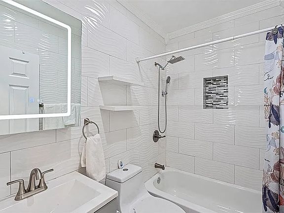 4th image of 320 Marion St #1