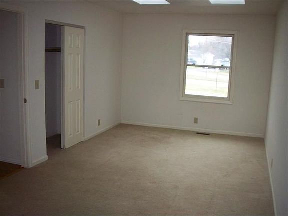 4th image of 842 Northland Blvd