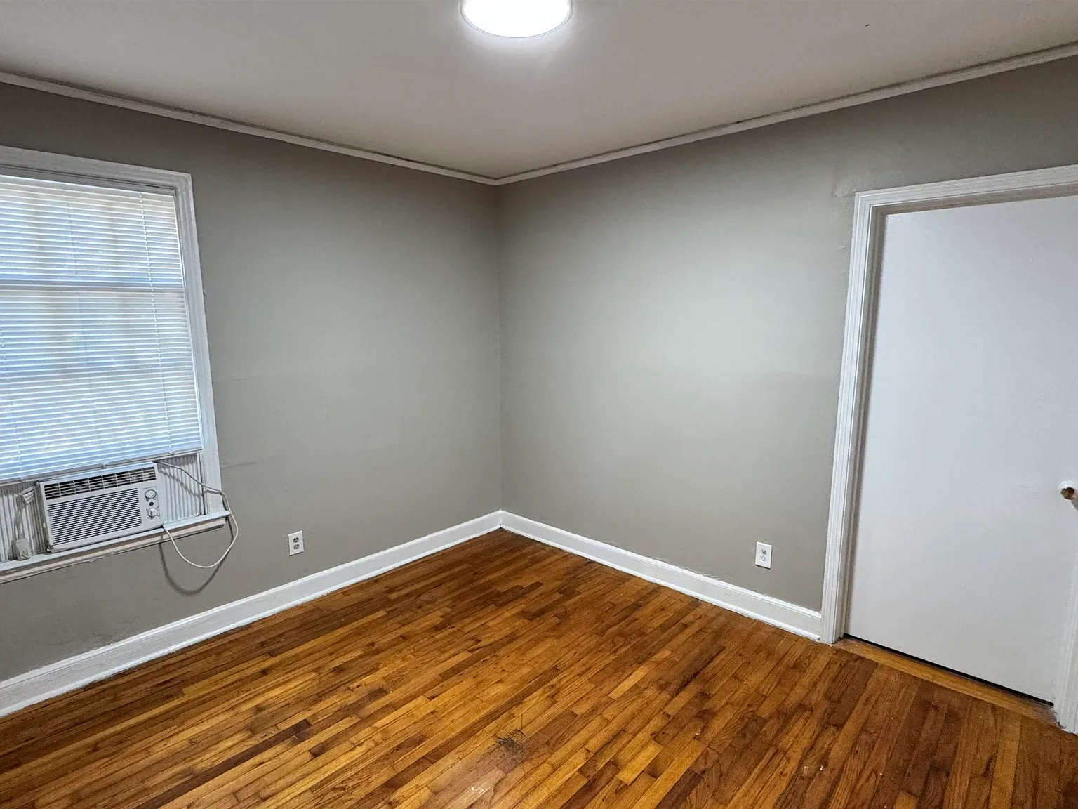 3 bed, 1.0 bath, 974 sqft, $1,095 — Photo 4
