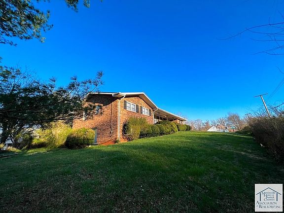 3rd image of 1400 Rivermont Hts