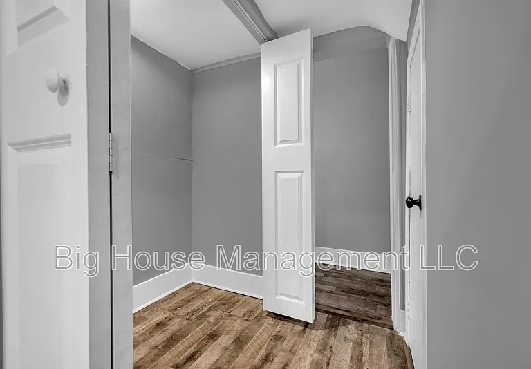 339 E 25th St #1 — Photo 24