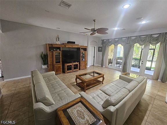4th image of 3033 Via Rialto St