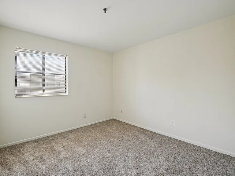 River Place Luxury Apartments — Photo 36