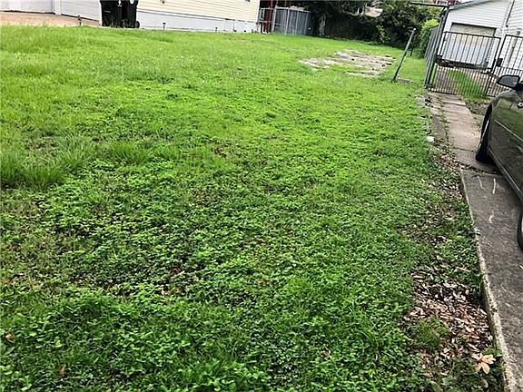 3rd image of 8217 Apricot St