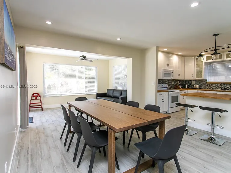 1120 N 13th Ter — Photo 19