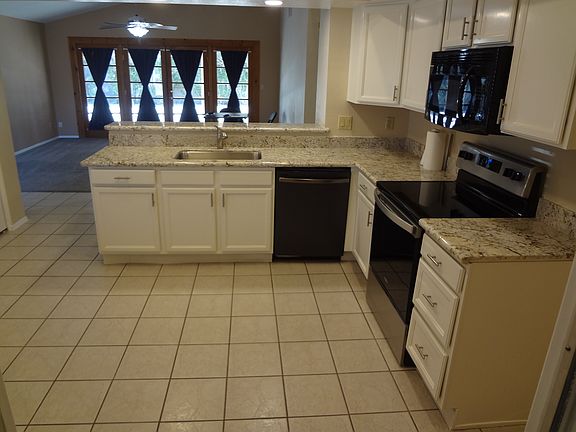 Eat-In Kitchen