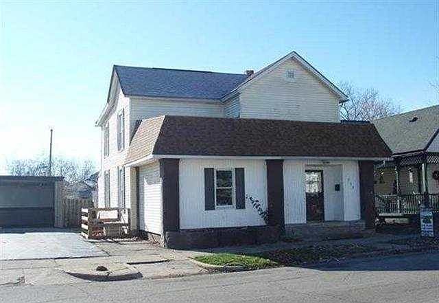 2nd image of 213 W 11th St