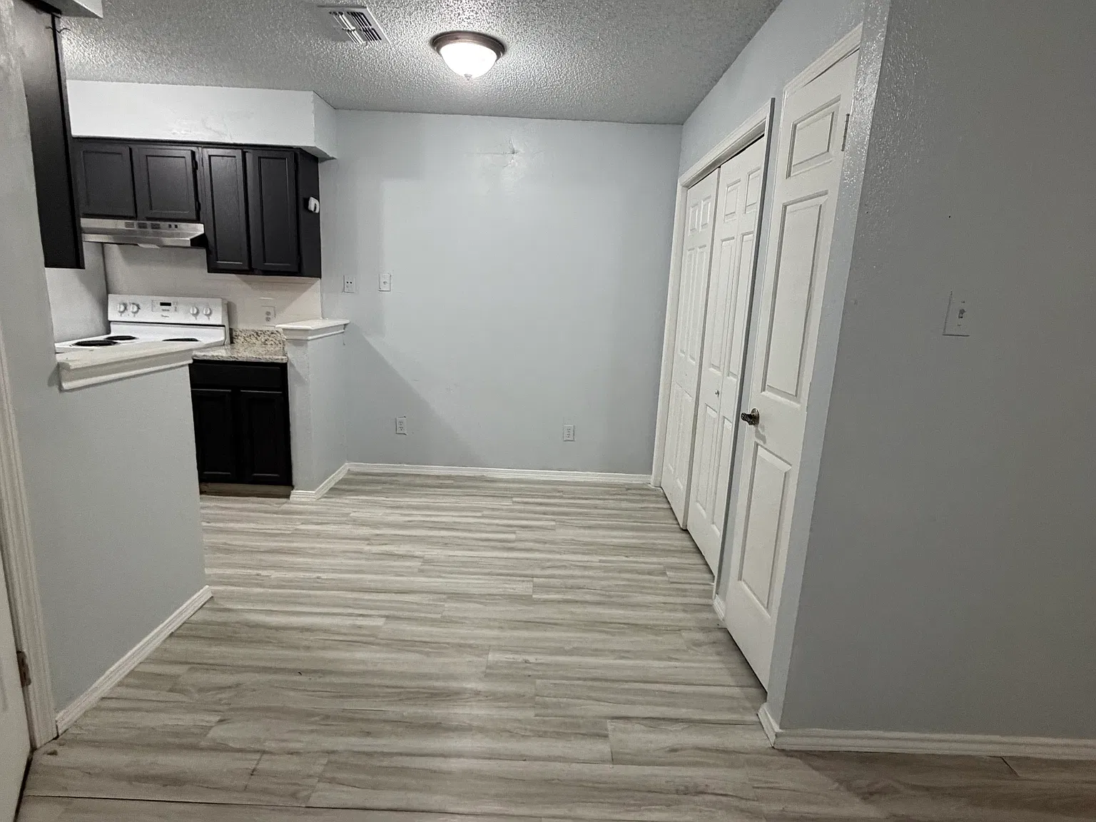 320 S Center St — Photo 4