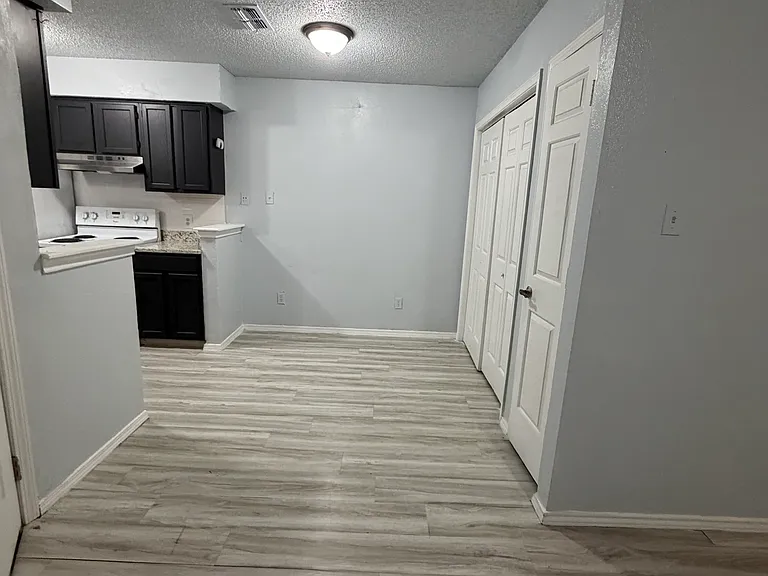 320 S Center St #115 — Photo 5