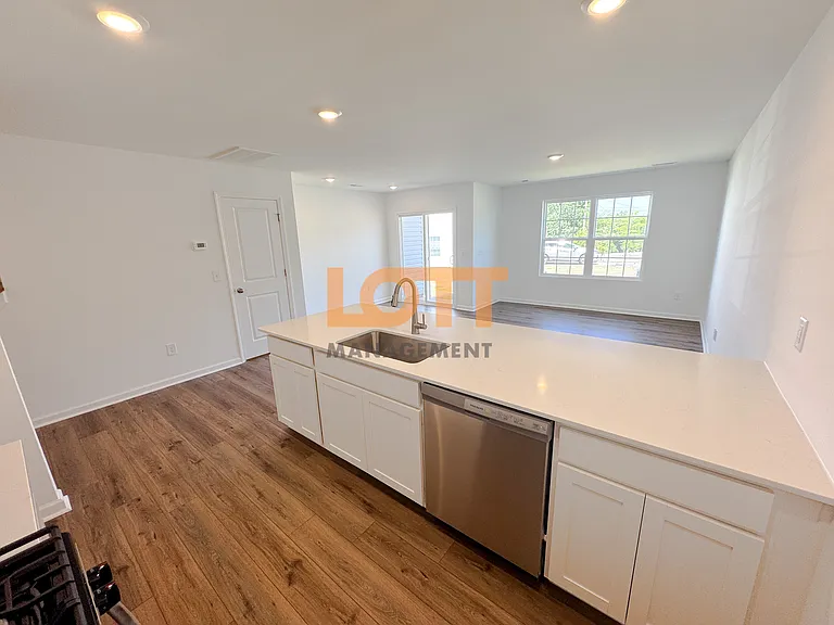 202 Hunthill Rd — Photo 7