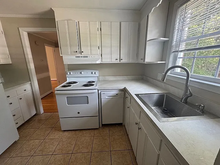 194 Woodrow St #B — Photo 9