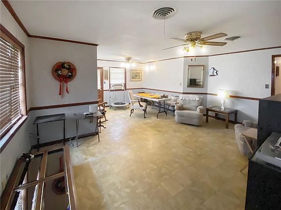 3rd image of 4013 Glendale St