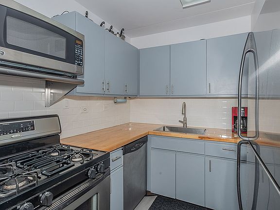 4th image of 300 W 110th St APT 15G
