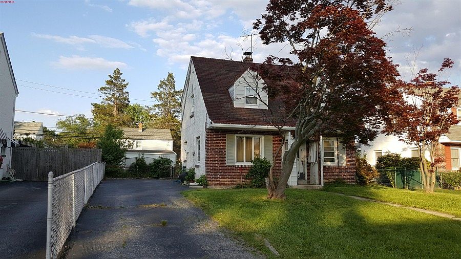 2nd image of 856 Quaint St