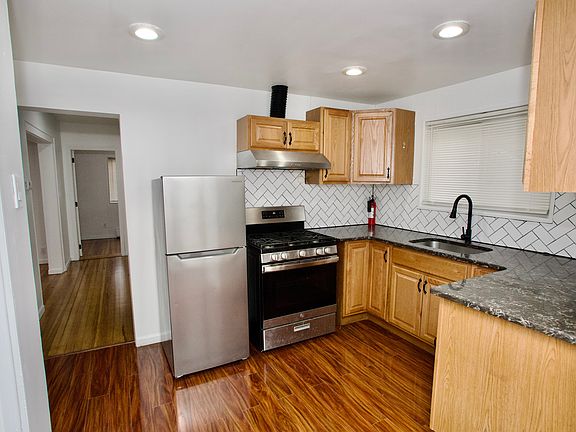 2nd image of 10 Tollgate Ct Floor 1