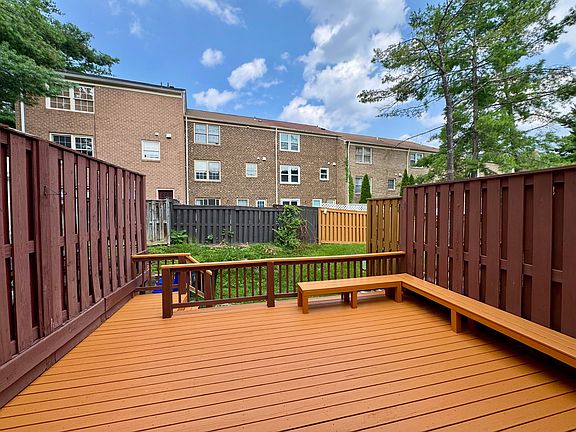 3rd image of 17 Hickory Hill Ct