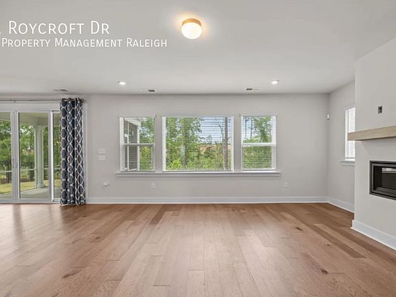 3rd image of 521 Roycroft Dr