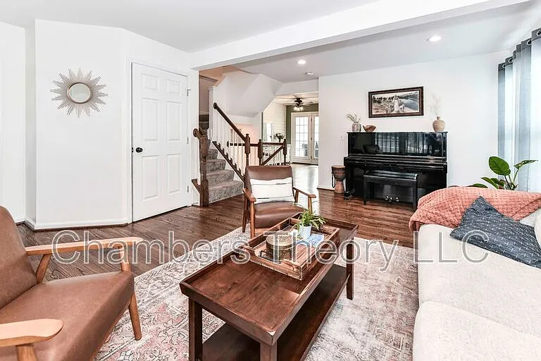 235 Shirley Sq SE — Photo 8