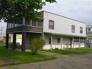 1st image of 206 Oak St