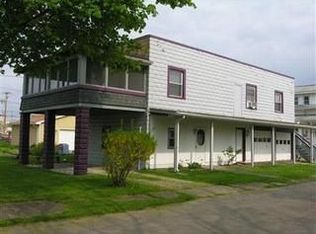 206 Oak St, Uhrichsville, OH 44683