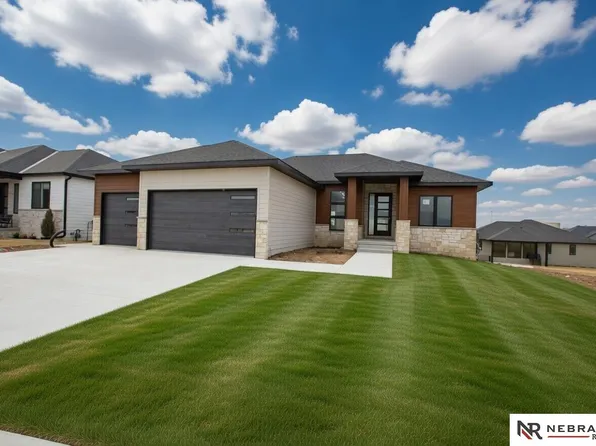 9401 87th St, Lincoln, NE 68526