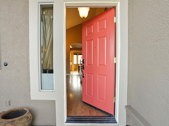 4th image of 961 Holmisdale Way