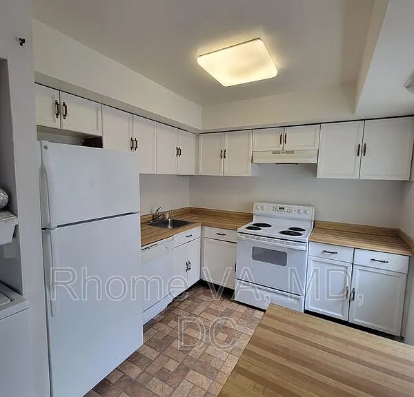 3220 S 28th St #204 — Photo 10