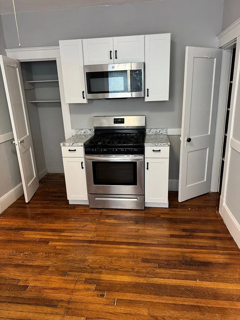 2 bed, 1.0 bath, 1000 sqft, $2,700 — Photo 1