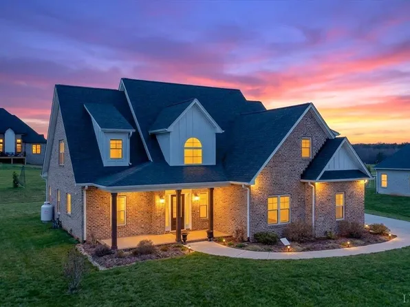 1351 W Crossing Dr, Forest, VA 24551