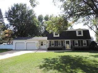 1037 Meadow Ln, Waterloo, IA 50701