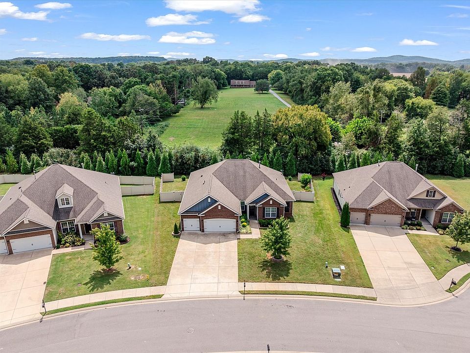 1st image of 1012 Webbs Retreat Ln