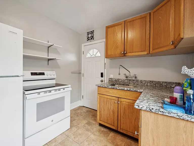 4504 Guilford Rd — Photo 4
