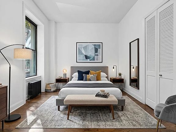 2nd image of 209 W 107th St APT 1W