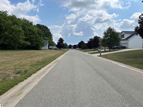 5th image of 307 Red Maple Ln